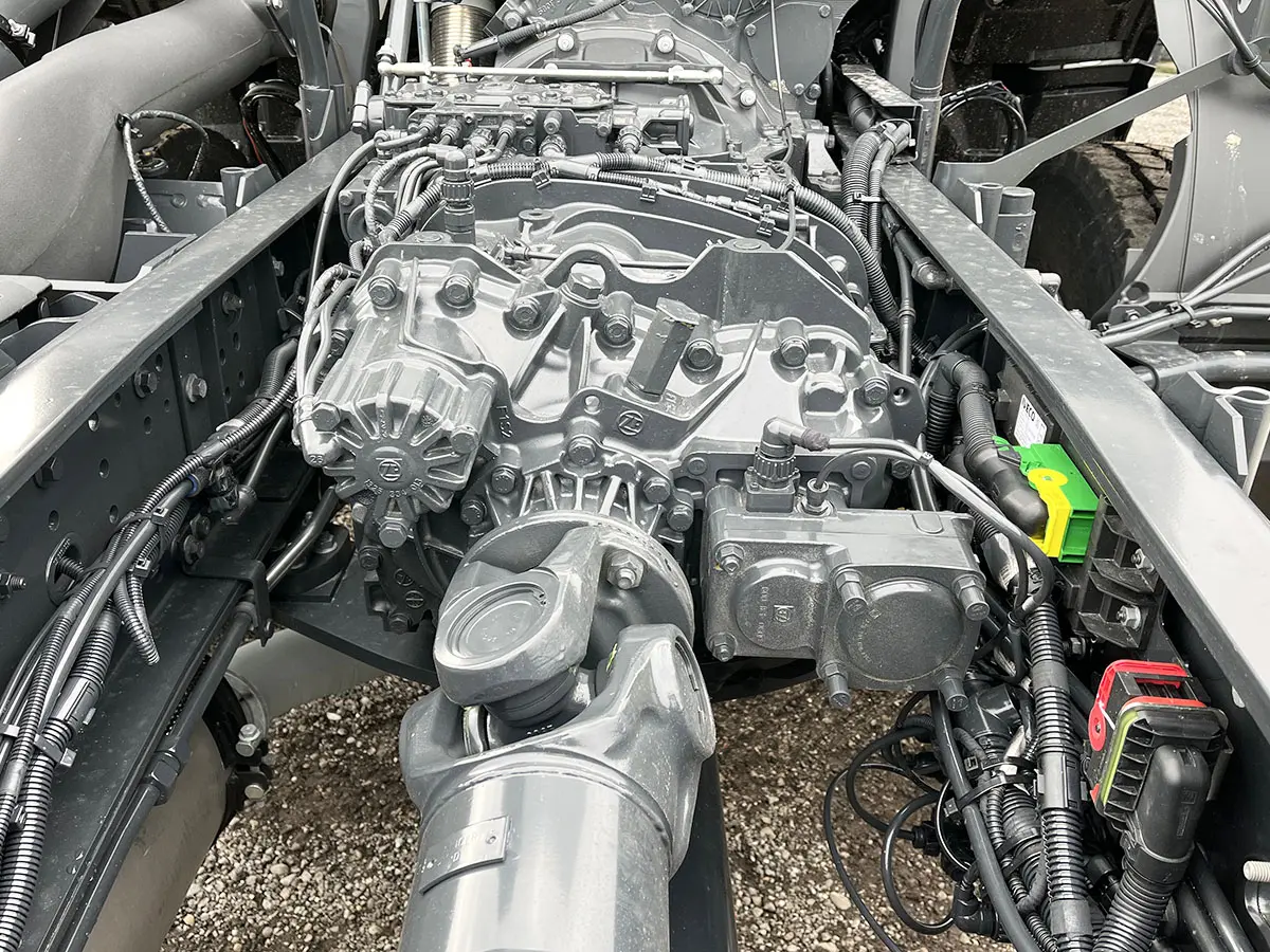 Iveco T-Way AD380T47WH-3800 6x6 Chassis Cabin 11