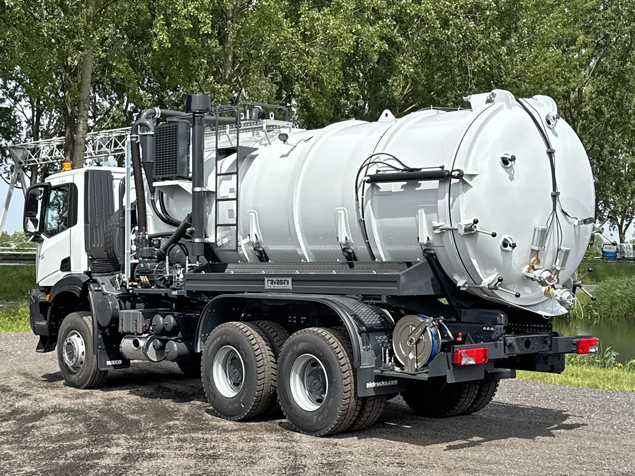 Iveco T-Way AD380T47WH-3800 Sewage Tank Truck 6x6 6