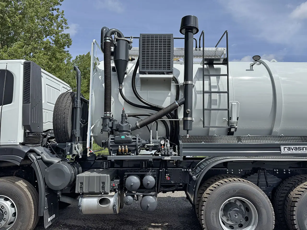 Iveco T-Way AD380T47WH-3800 Sewage Tank Truck 6x6 13