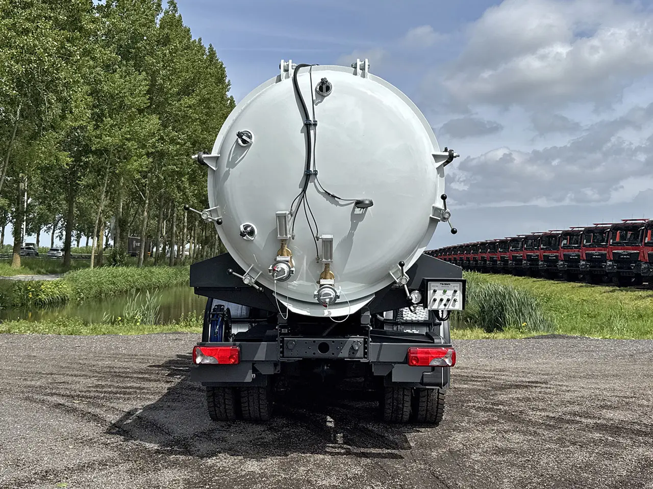 Iveco T-Way AD380T47WH-3800 Sewage Tank Truck 6x6 16