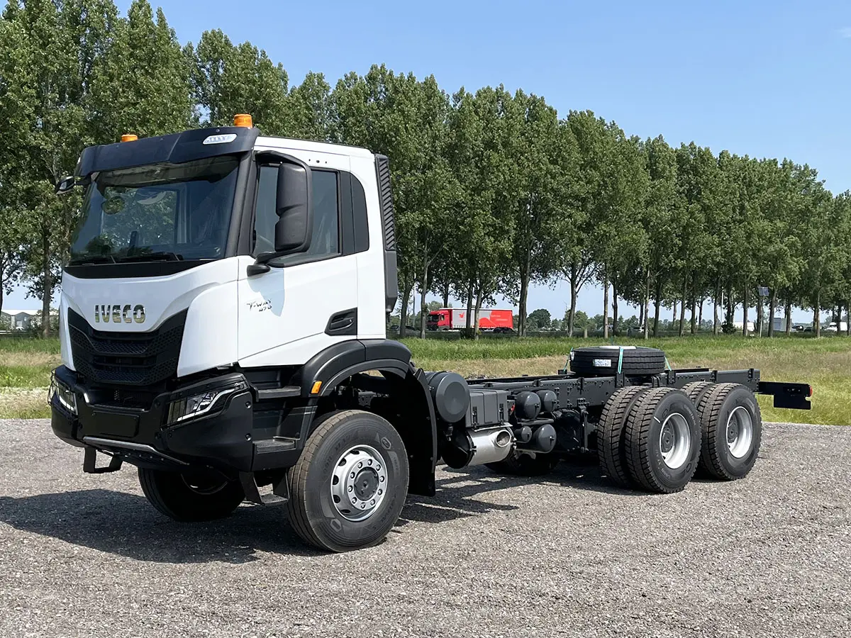 Iveco T-Way AD380T47WH-4500 Chassis Cabin 6x6