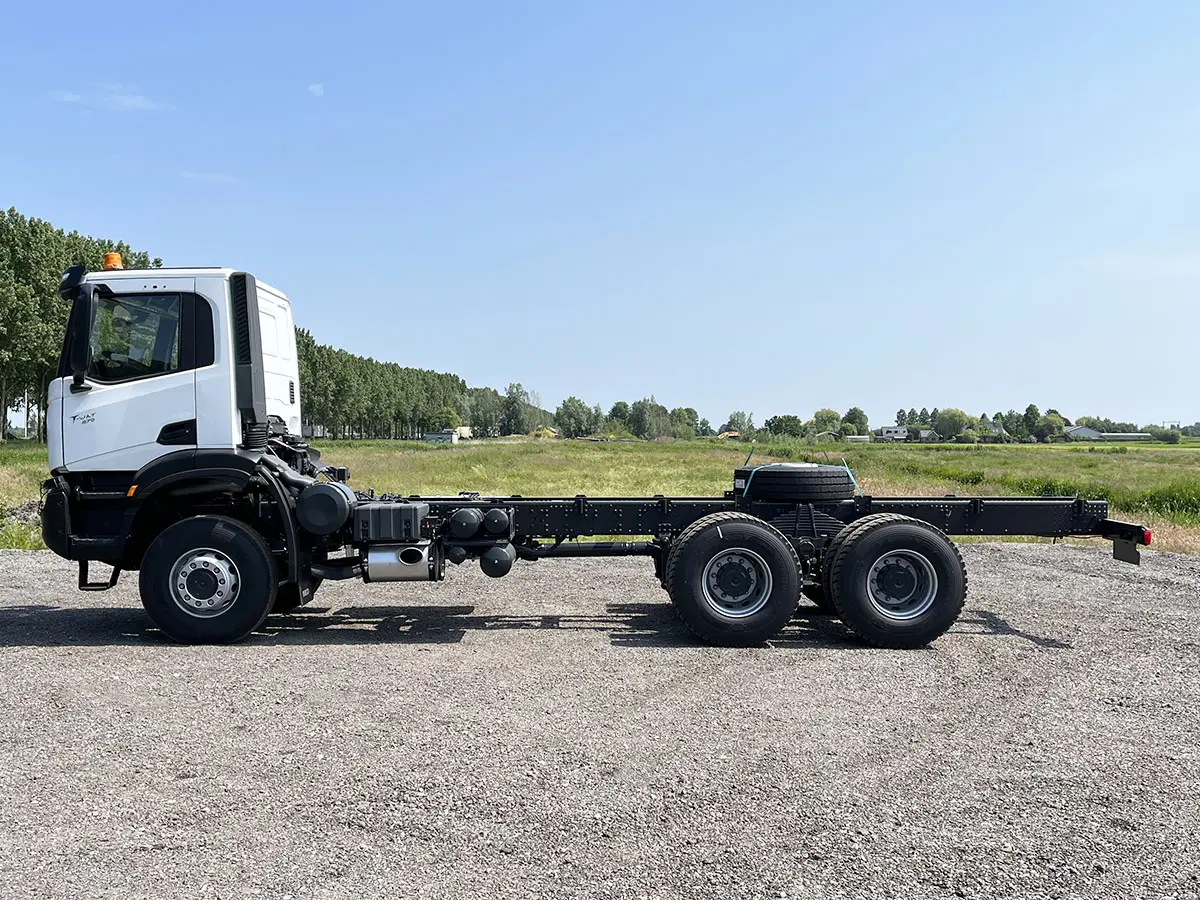 Iveco T-Way AD380T47WH-4500 6x6 Chassis Cabin