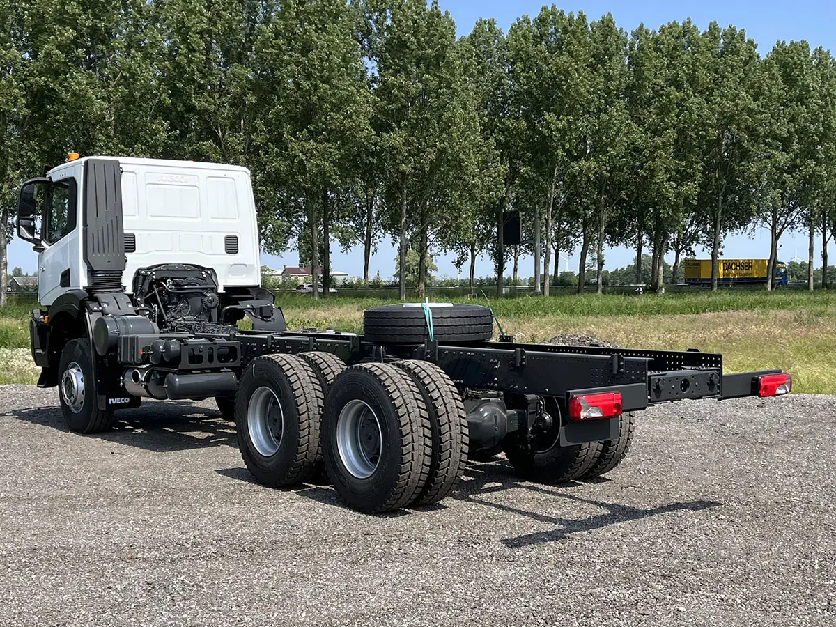 Iveco T-Way AD380T47WH-4500 Chassis Cabin 6x6 3