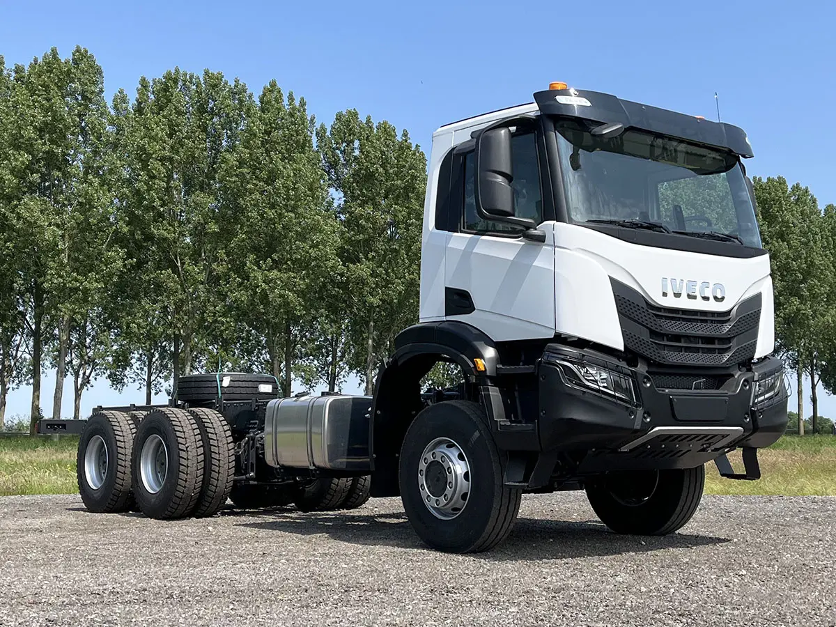 Iveco T-Way AD380T47WH-4500 6x6 Chassis Cabin 4