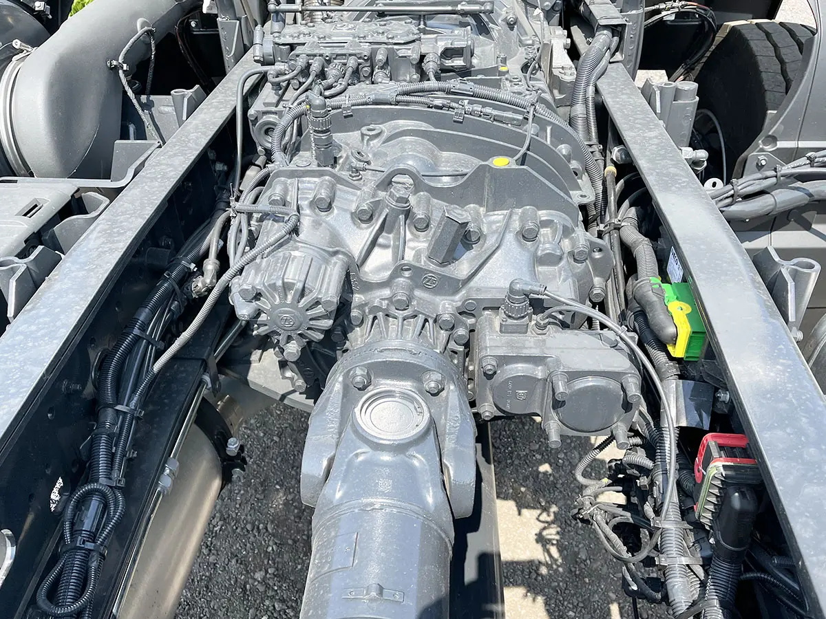 Iveco T-Way AD380T47WH-4500 Chassis Cabin 6x6 11