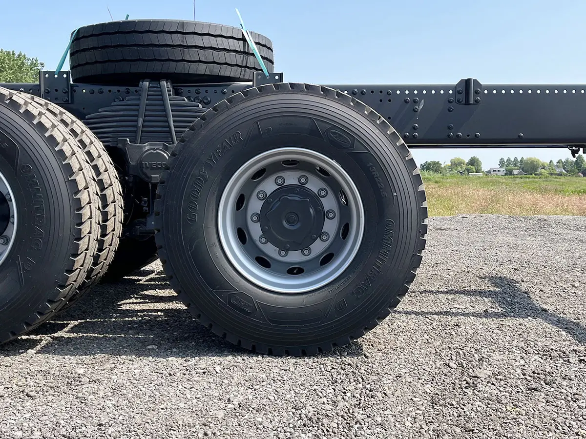 Iveco T-Way AD380T47WH-4500 6x6 Chassis Cabin 12