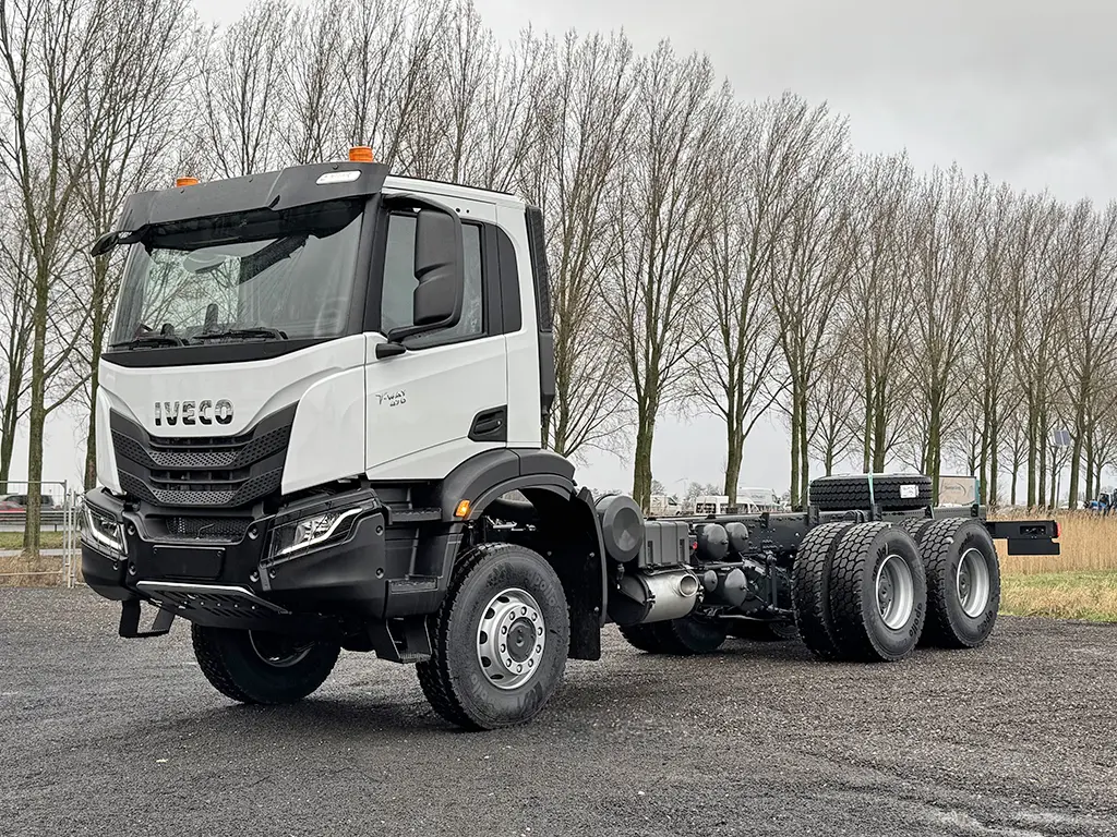Iveco T-Way AD380T47WH-4500 Châssis Cabine 6x6