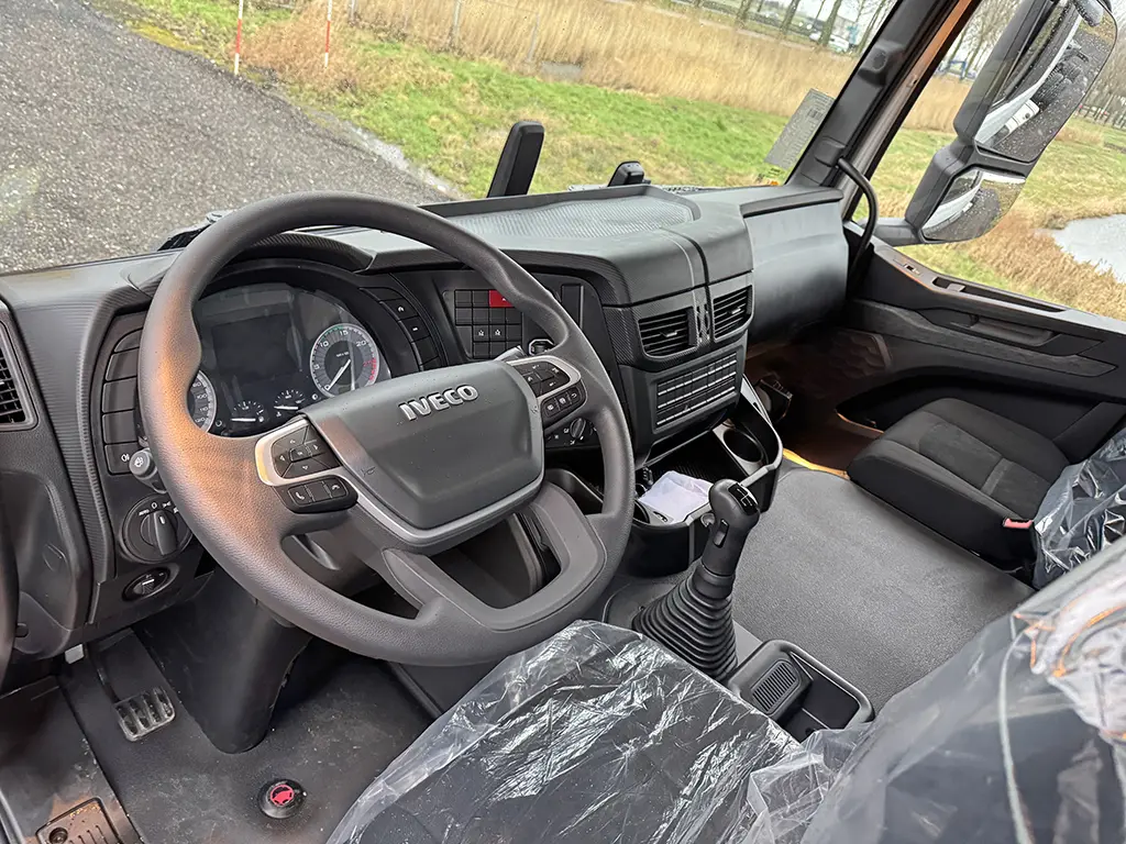 Iveco T-Way AD380T47WH-4500 Chassis Cabin 6x6 8