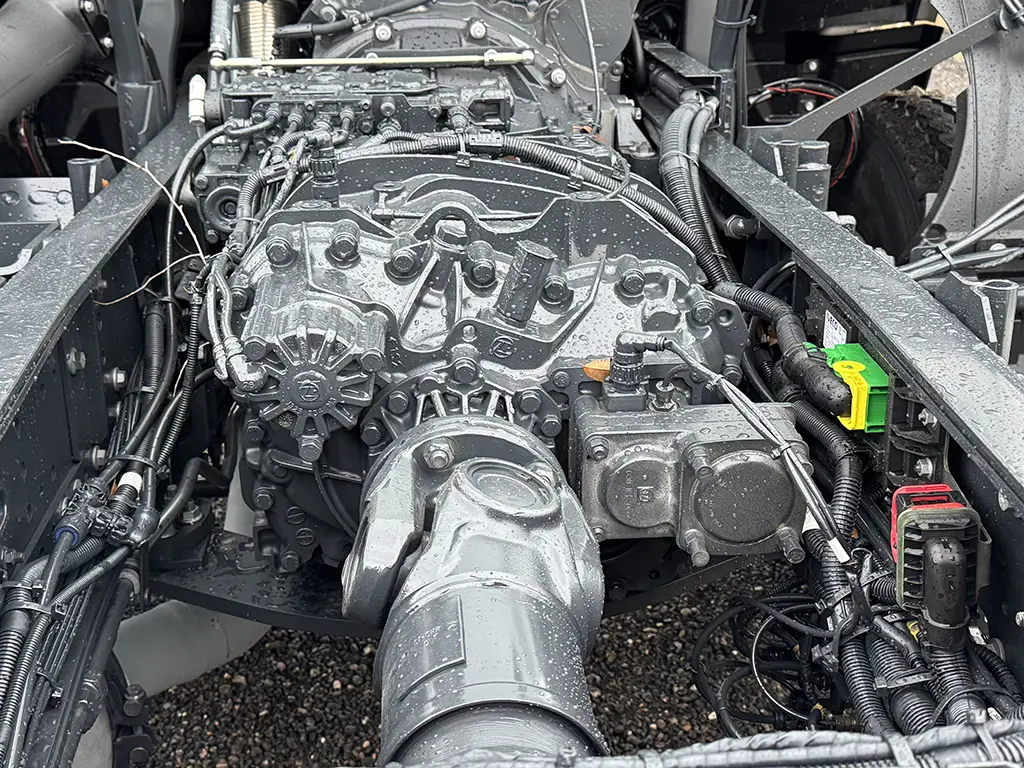 Iveco T-Way AD380T47WH-4500 6x6 Chassis Cabin 11