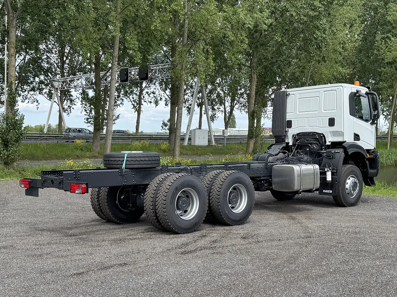 Iveco T-Way AD380T47WH-4500 Chassis Cabin 6x6 2