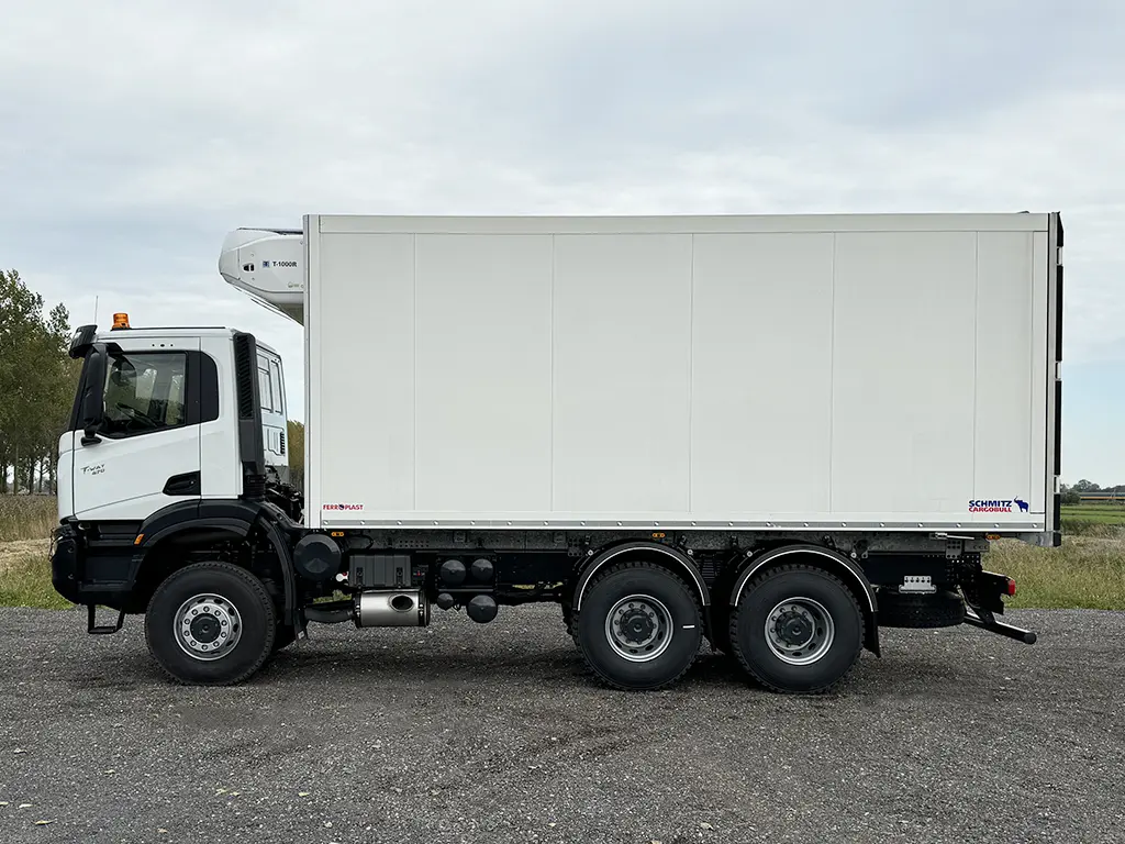 Iveco T-Way AD380T47WH 6x6 Refrigerated Box Truck 2
