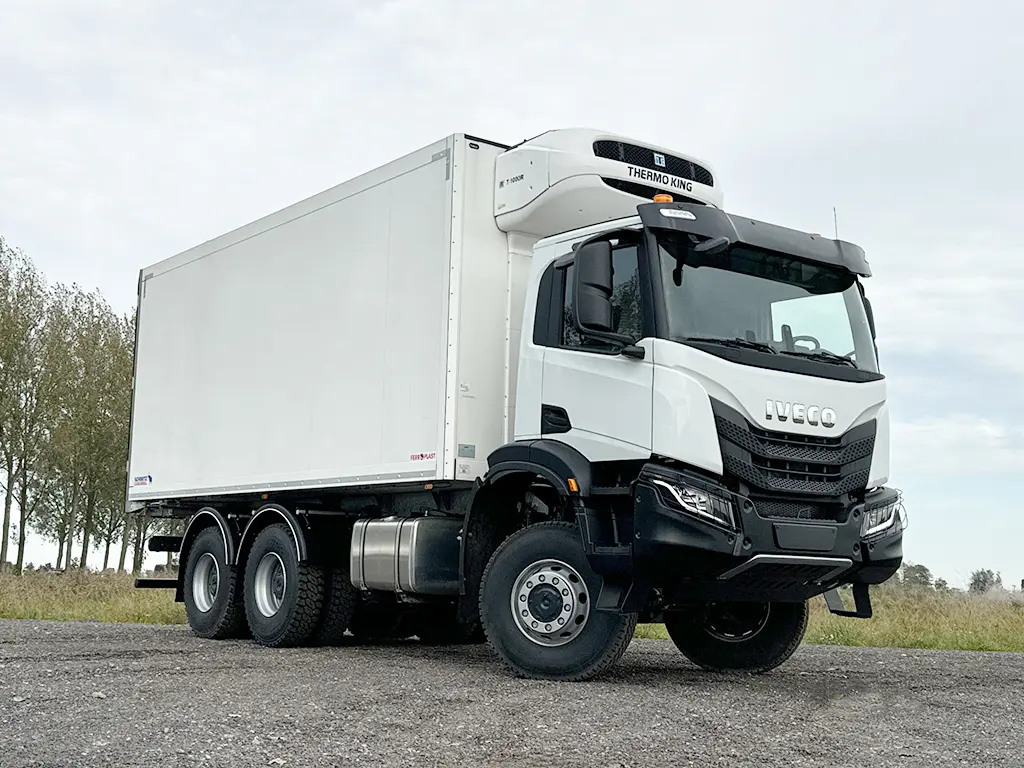 Iveco T-Way AD380T47WH 6x6 Refrigerated Box Truck 4