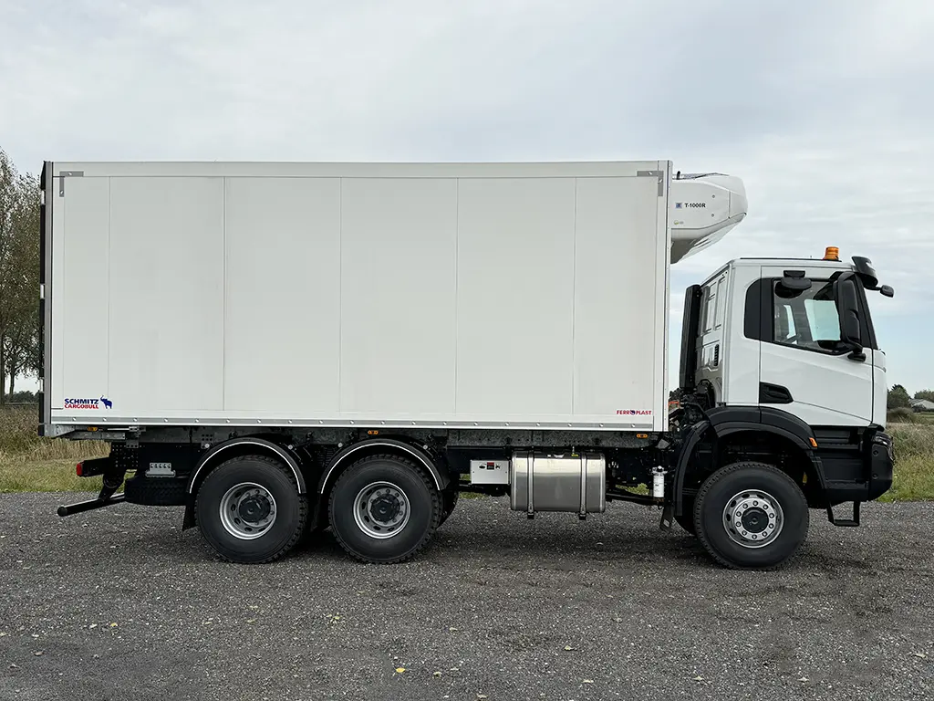 Iveco T-Way AD380T47WH 6x6 Refrigerated Box Truck 5
