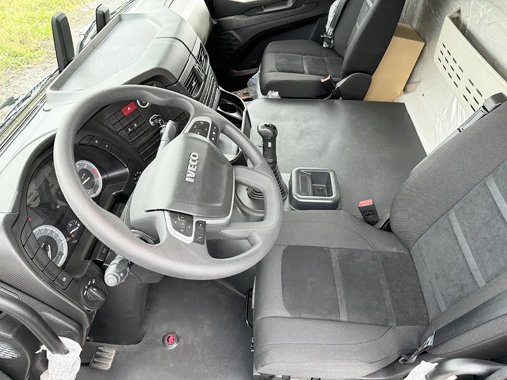 Iveco T-Way AD380T47WH 6x6 Refrigerated Box Truck 7