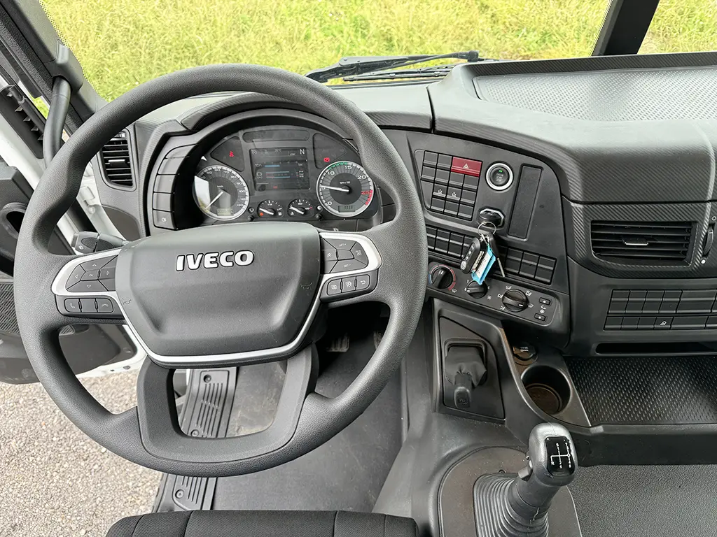 Iveco T-Way AD380T47WH 6x6 Refrigerated Box Truck 9