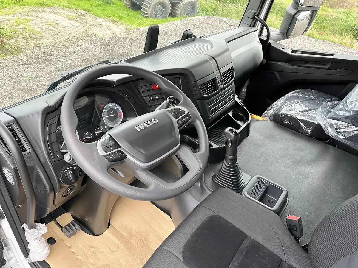Iveco T-Way AD380T47WH Caisse bâchée 6x6 8