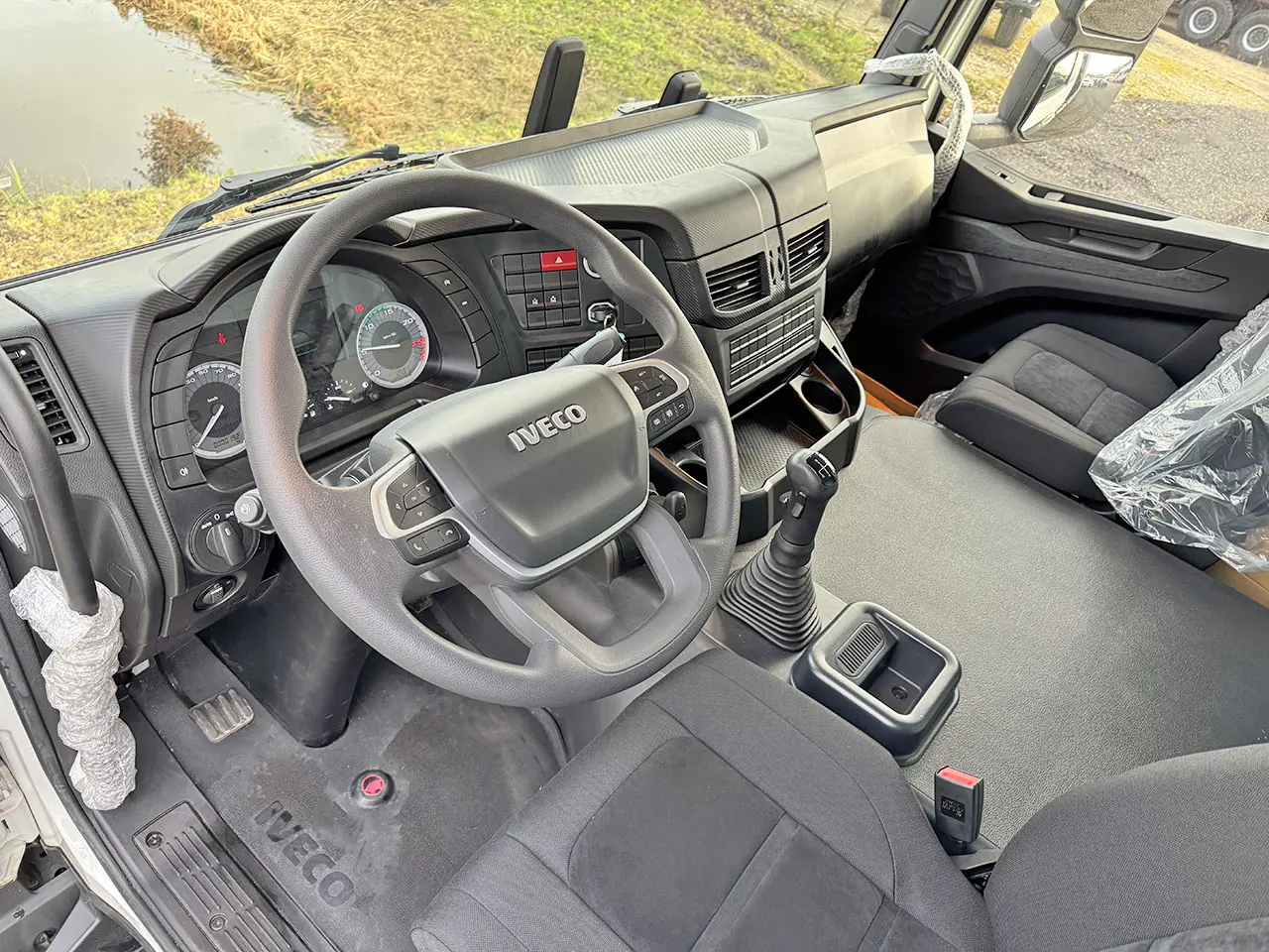 Iveco T-Way AD380T47WH 6x6 Tipper Truck