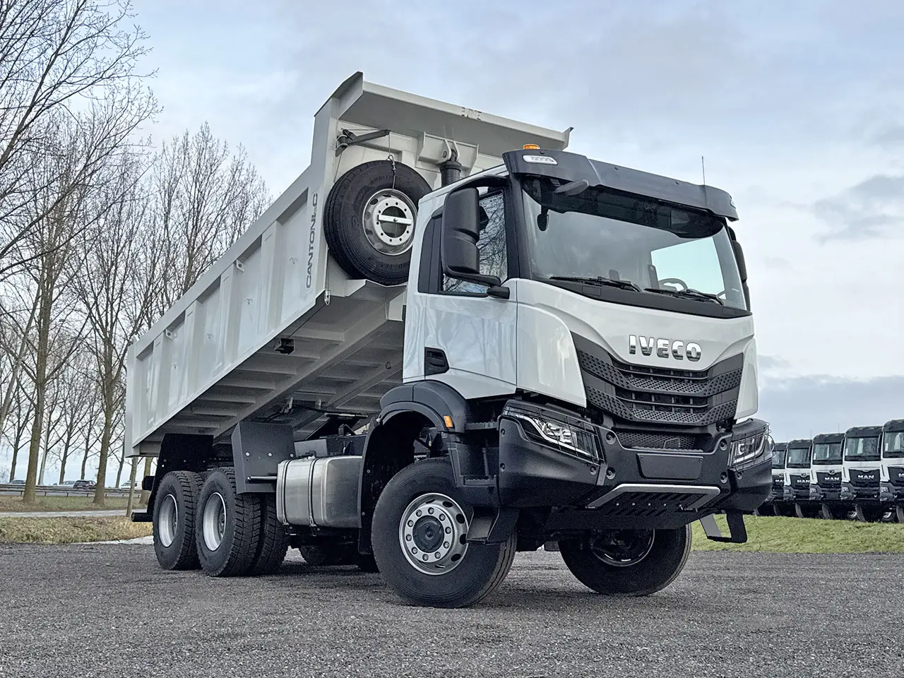 Iveco T-Way AD380T47WH 6x6 Tipper Truck 4