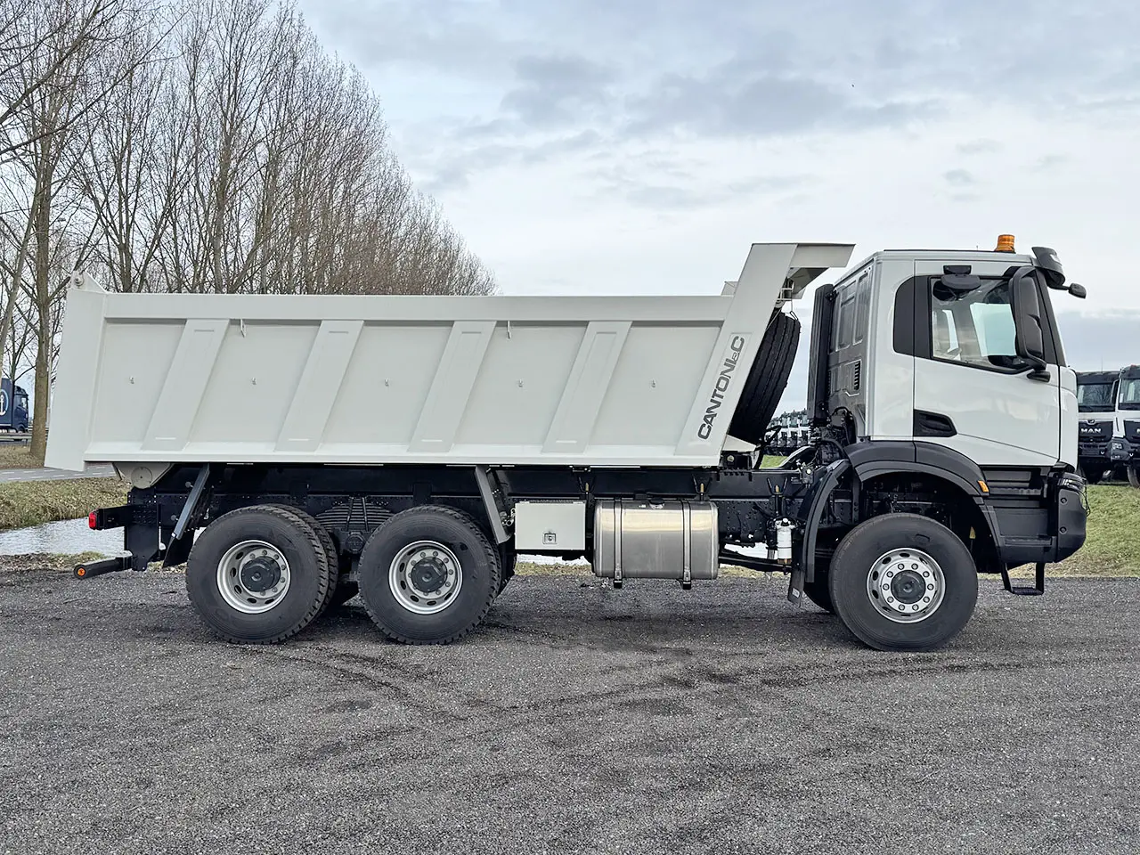 Iveco T-Way AD380T47WH 6x6 Tipper Truck 5