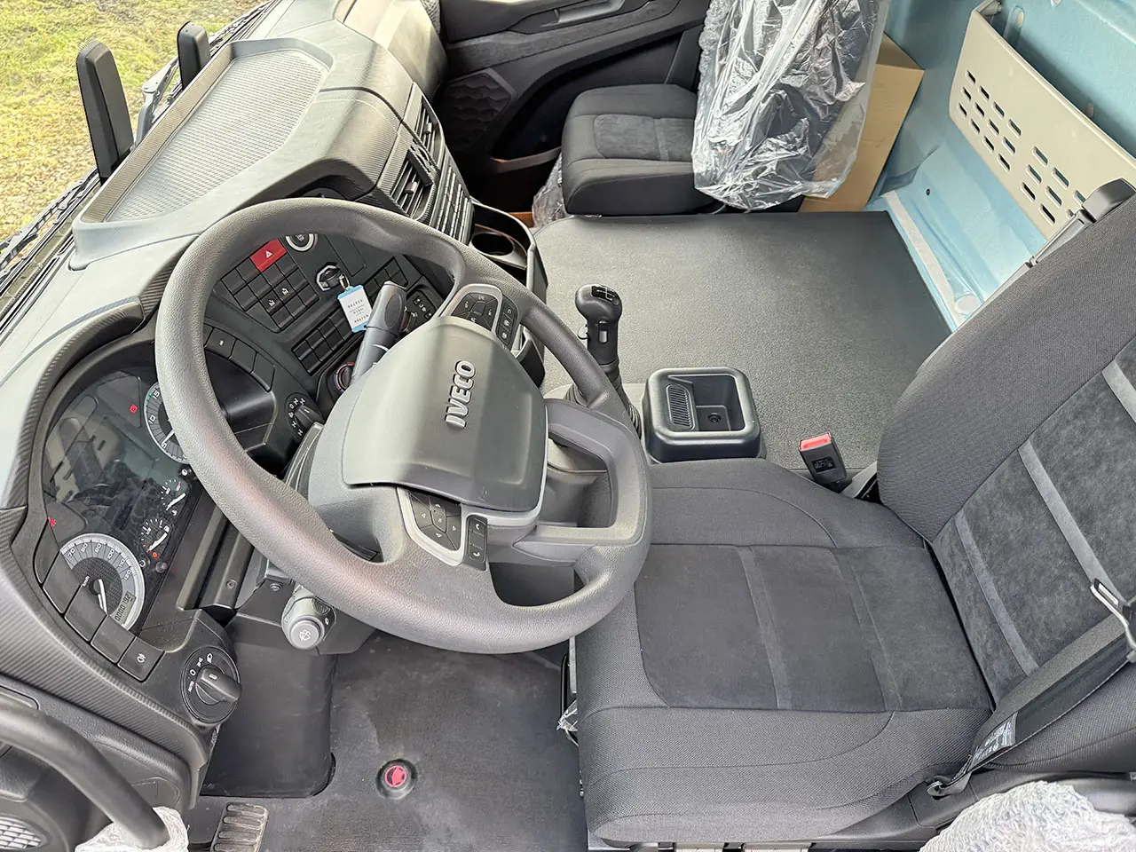 Iveco T-Way AD380T47WH 6x6 Tipper Truck 9