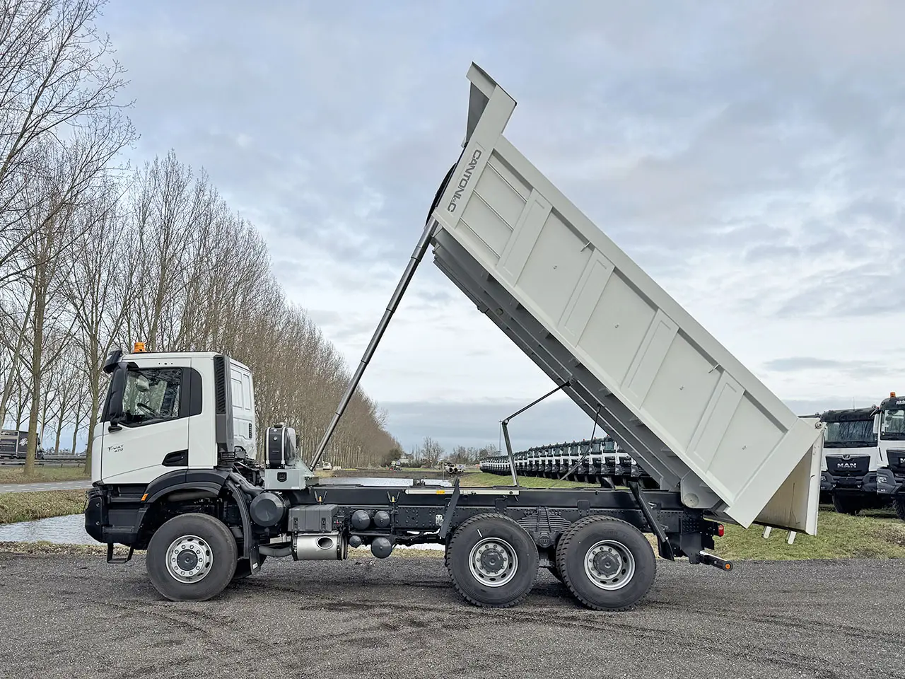 Iveco T-Way AD380T47WH 6x6 Tipper Truck 13