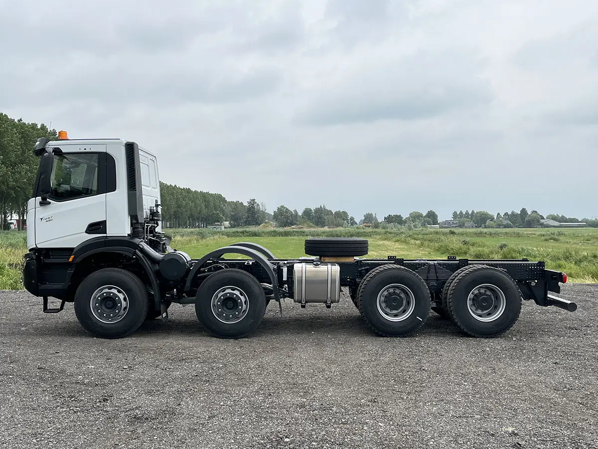 Iveco T-Way AD410T43H-4500 AT Chassis Cabin 8x4 2