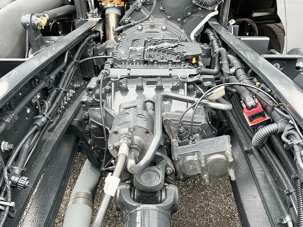 Iveco T-Way AD410T43H-4500 AT Chassis Cabin 8x4 11