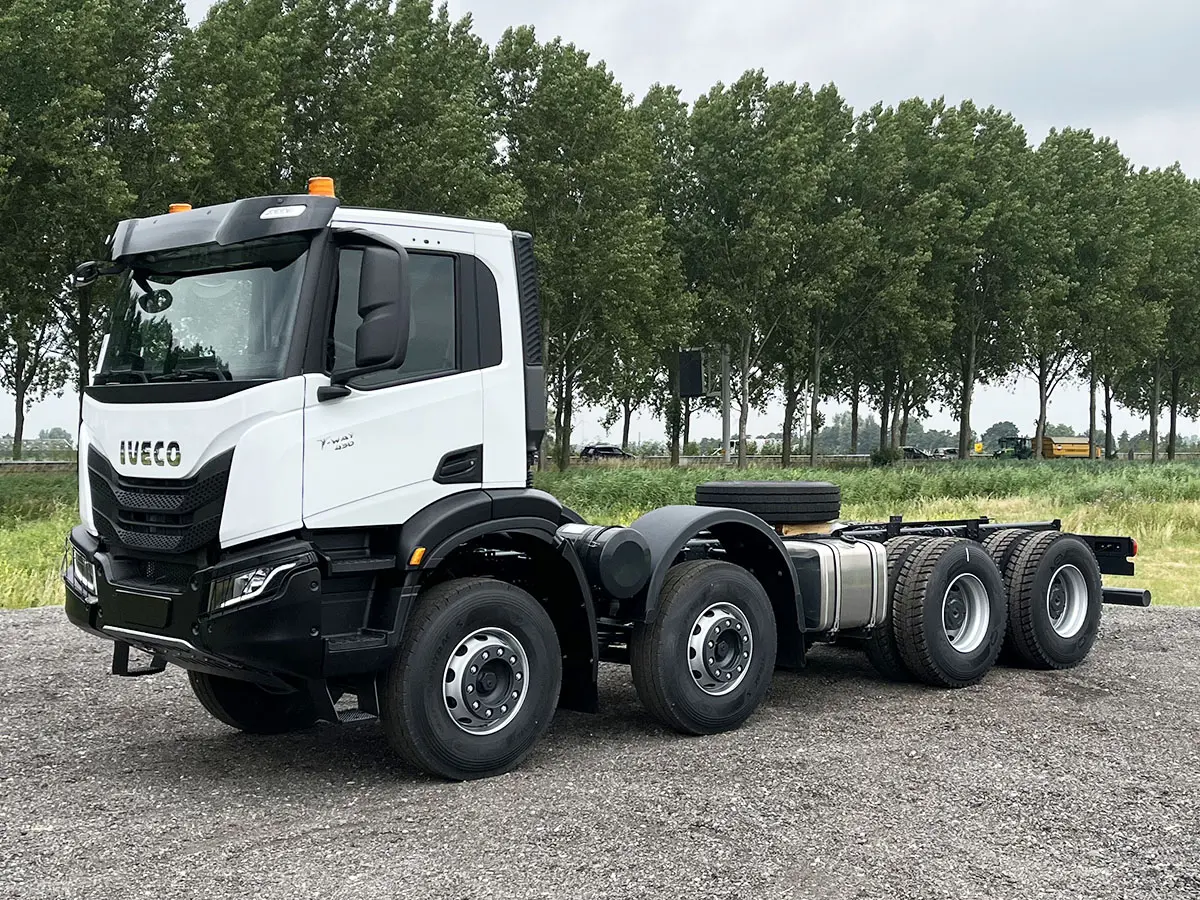 Iveco T-Way AD410T43H-4500 AT 8x4 Châssis Cabine