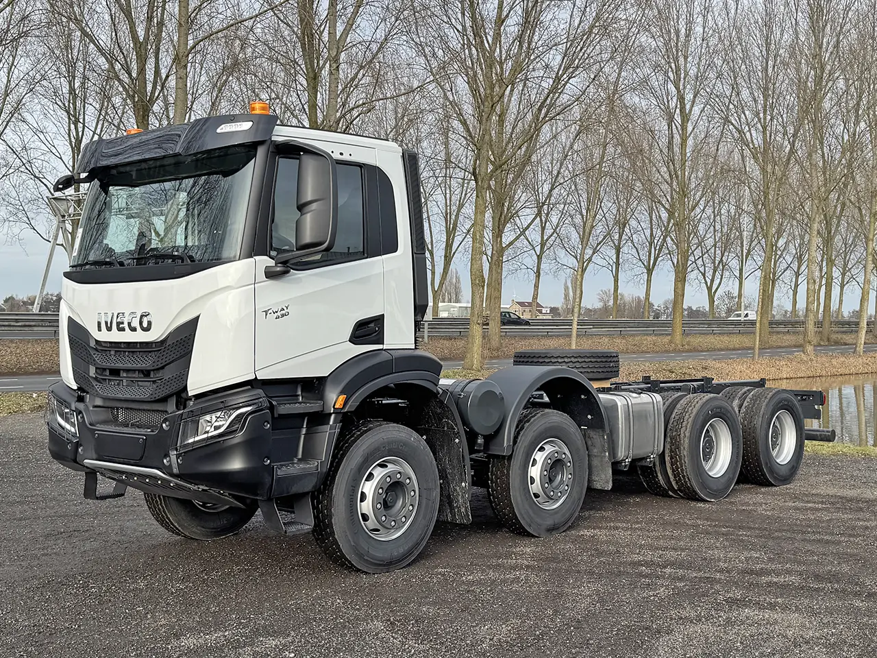 Iveco T-Way AD410T43H-4500 AT Chassis Cabin 8x4