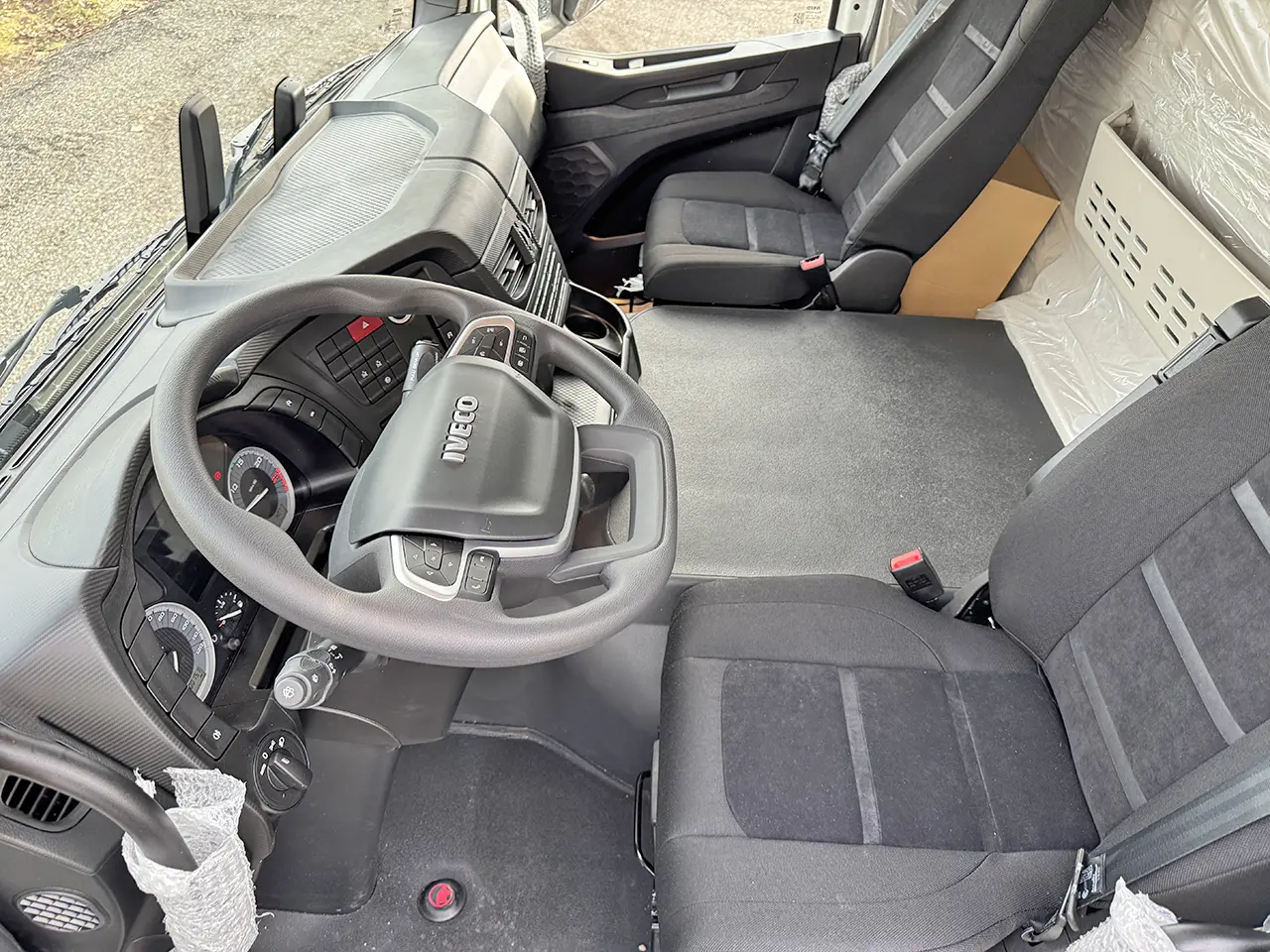 Iveco T-Way AD410T43H-4500 AT Chassis Cabin 8x4 9