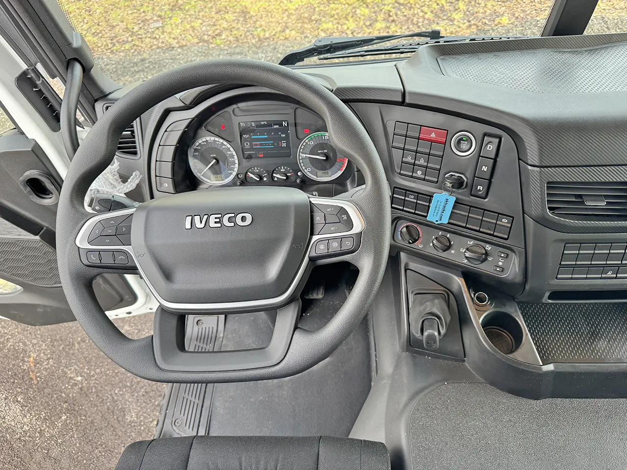 Iveco T-Way AD410T43H-4500 AT Chassis Cabin 8x4 10