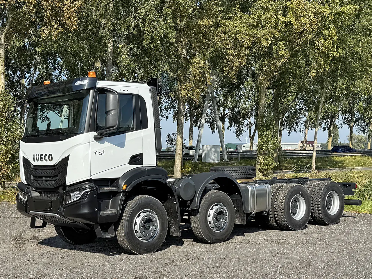 Iveco T-Way AD410T43H-4500 AT Chassis Cabin 8x4