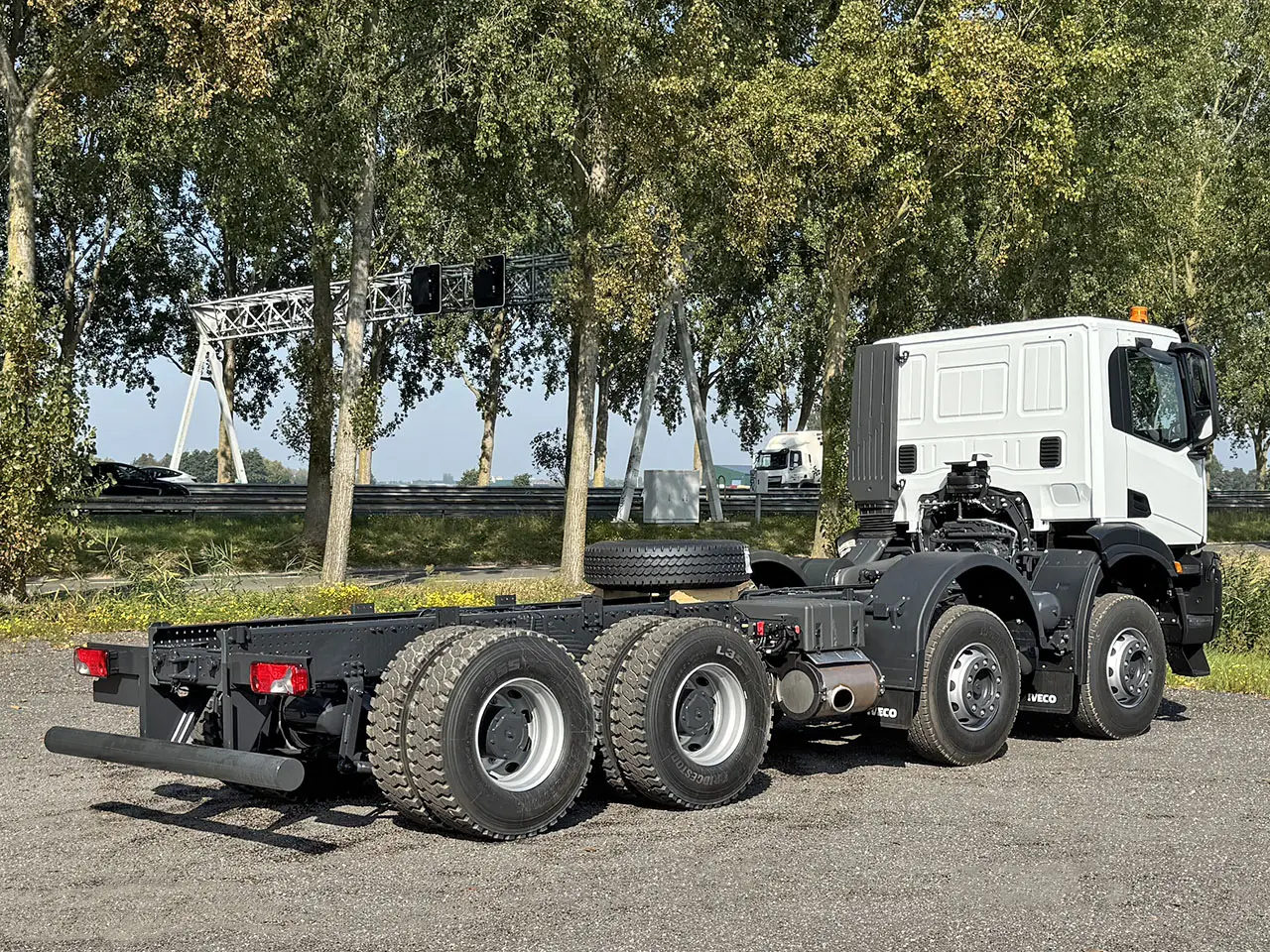 Iveco T-Way AD410T43H-4500 AT Chassis Cabin 8x4 2