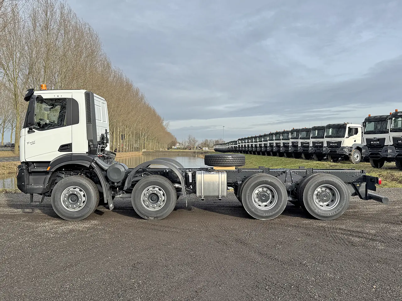Iveco T-Way AD410T43H-4500 AT Chassis Cabin 8x4 7