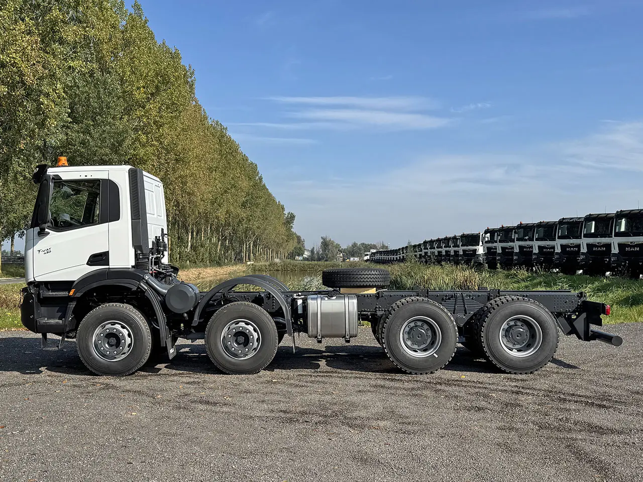 Iveco T-Way AD410T43H-4500 AT Chassis Cabin 8x4 7