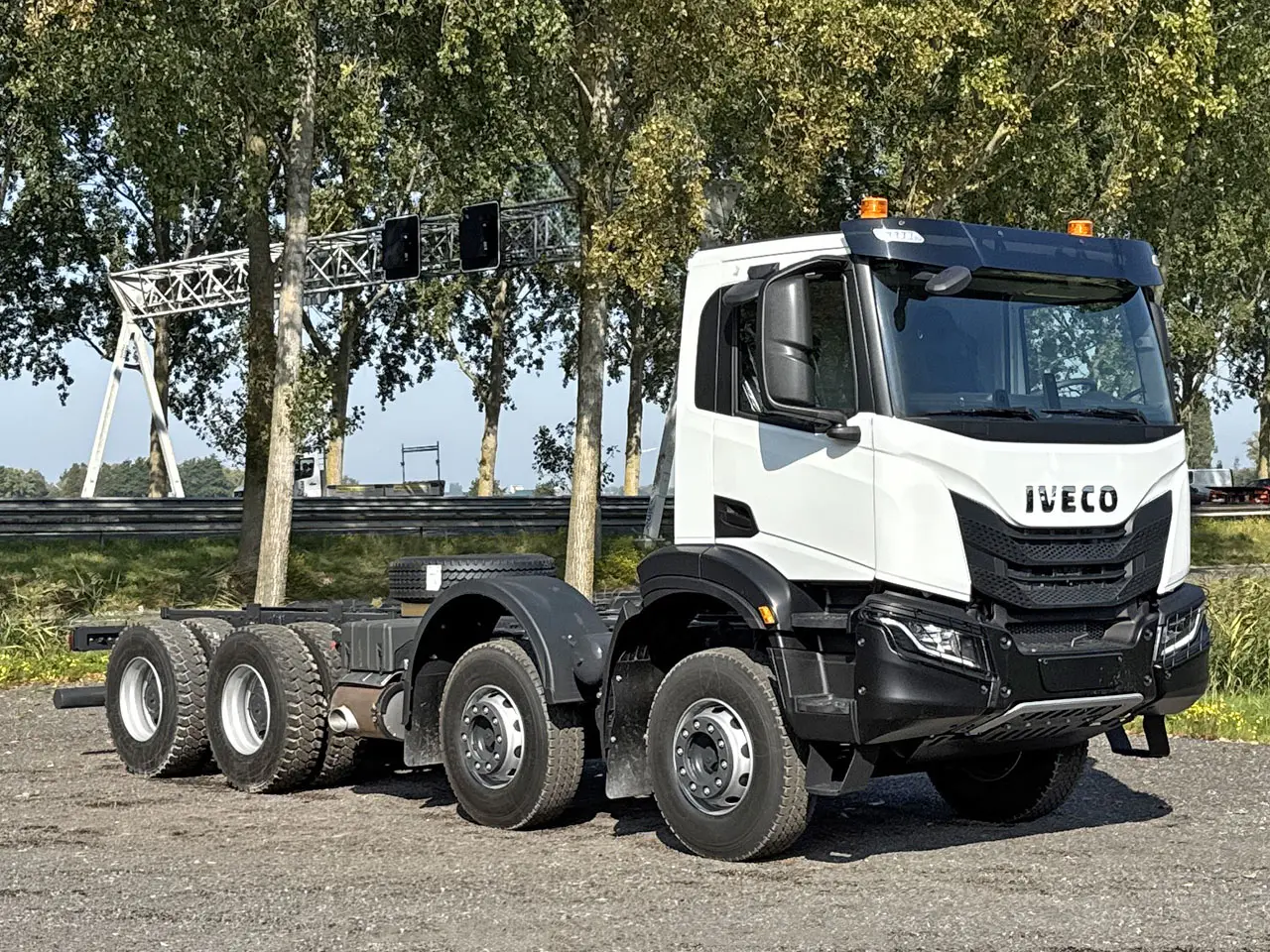 Iveco T-Way AD410T43H-4500 AT Chassis Cabin 8x4 8