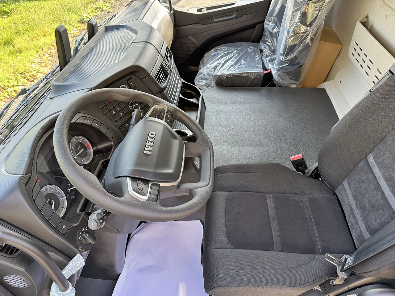 Iveco T-Way AD410T43H-4500 AT Chassis Cabin 8x4 9