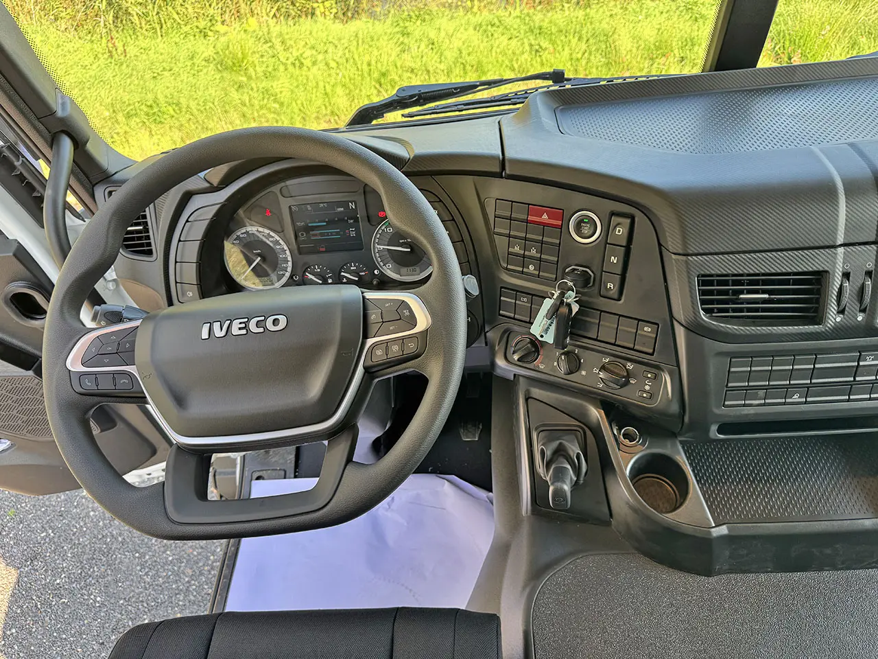 Iveco T-Way AD410T43H-4500 AT Chassis Cabin 8x4 10