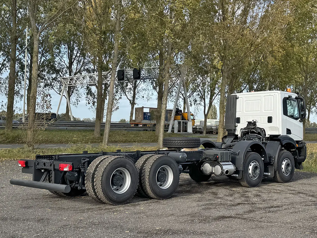 Iveco T-way AD410T43H-5820 Chassis Cabin 8x4 2