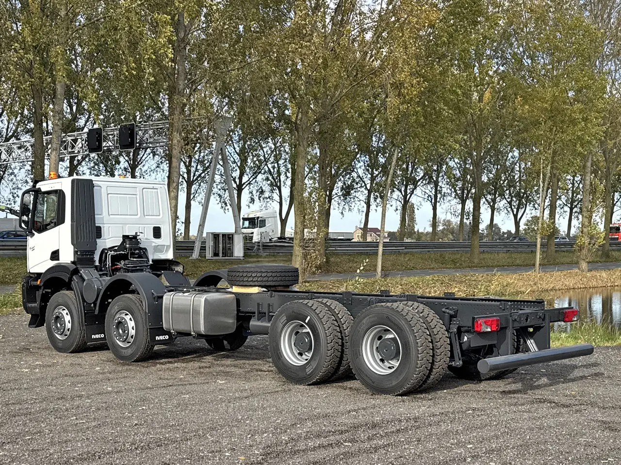 Iveco T-way AD410T43H-5820 Chassis Cabin 8x4 6