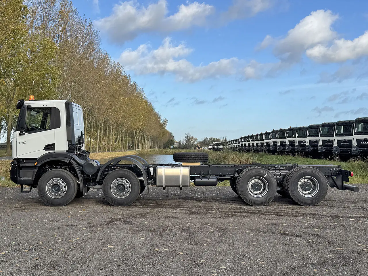 Iveco T-way AD410T43H-5820 Chassis Cabin 8x4 7