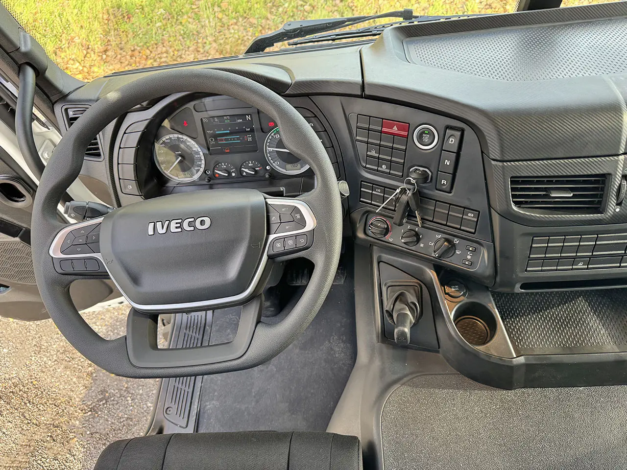 Iveco T-way AD410T43H-5820 Chassis Cabin 8x4 10