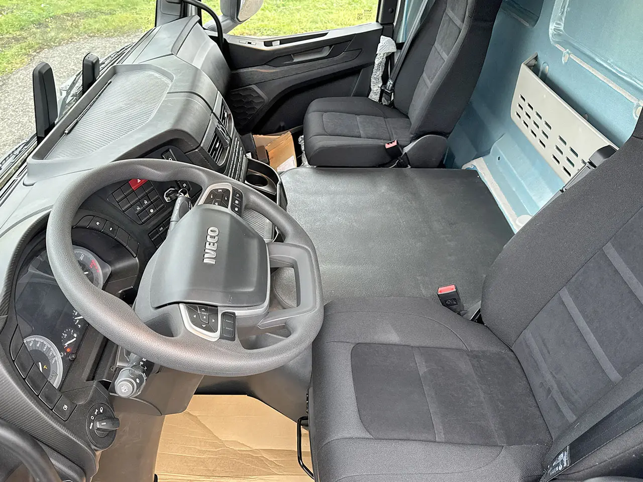 Iveco T-Way AD410T43H AT 8x4 Container Truck 9