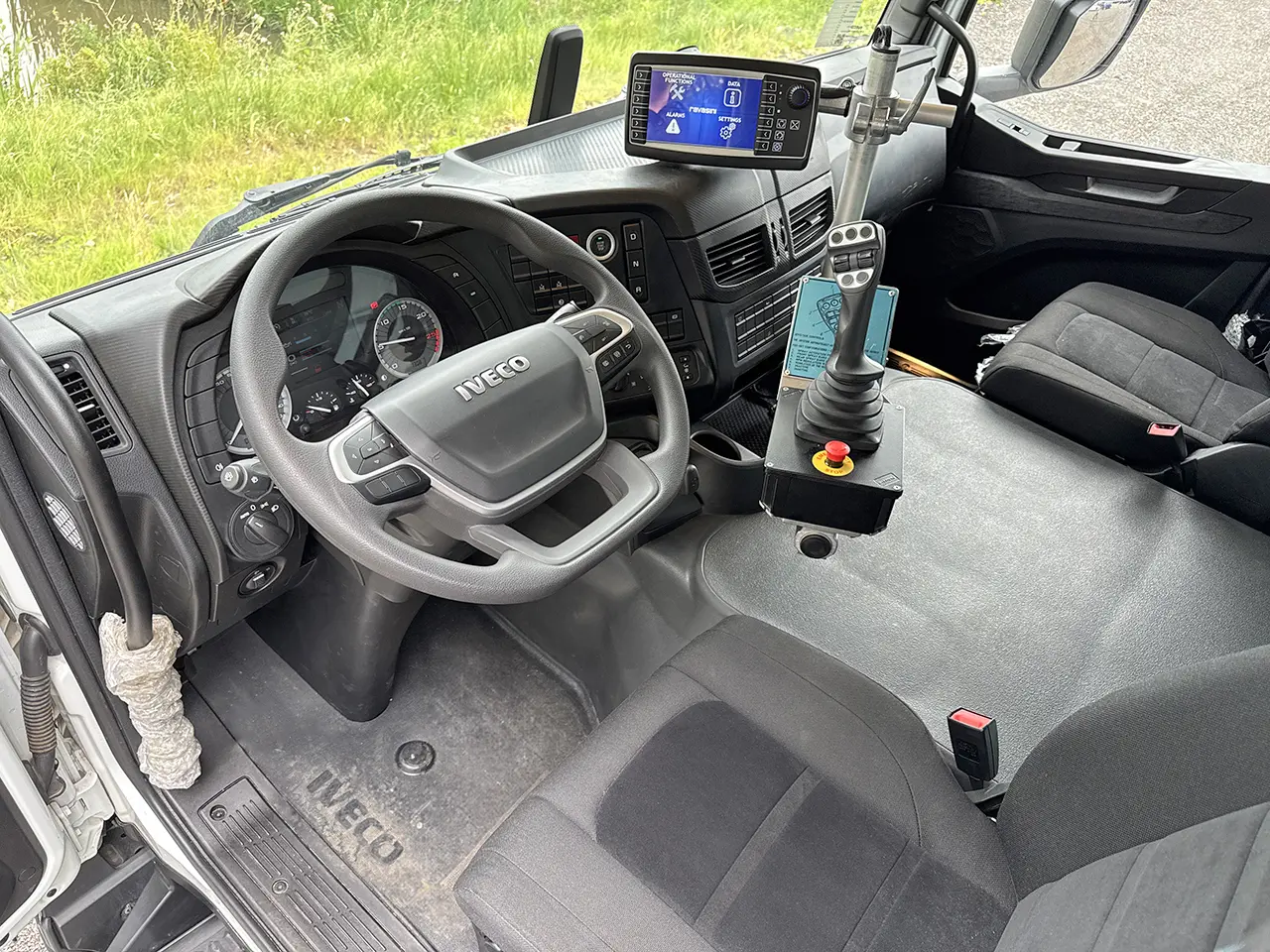 Iveco T-Way AD410T43H AT 8x4 3