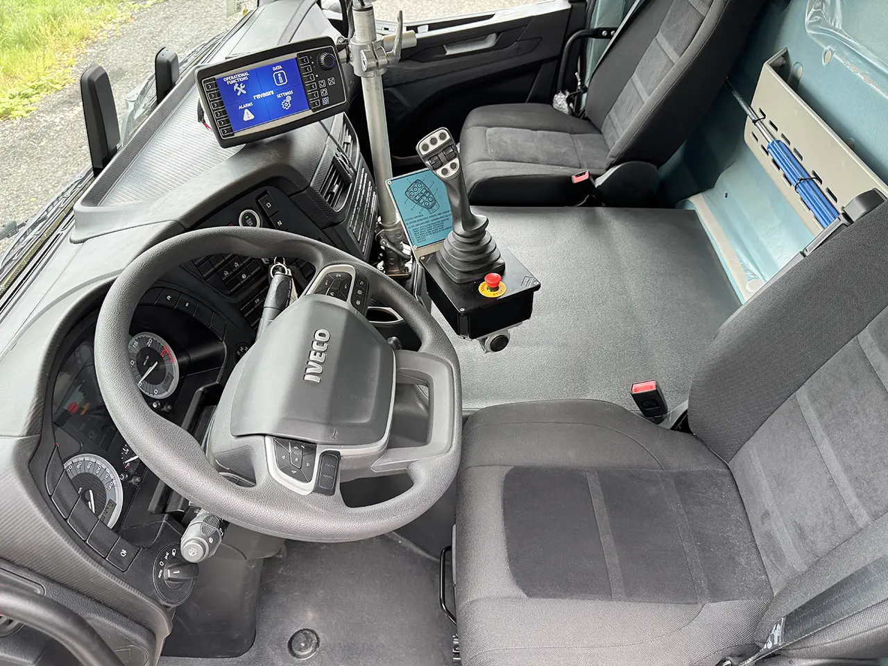 Iveco T-Way AD410T43H AT 8x4 8