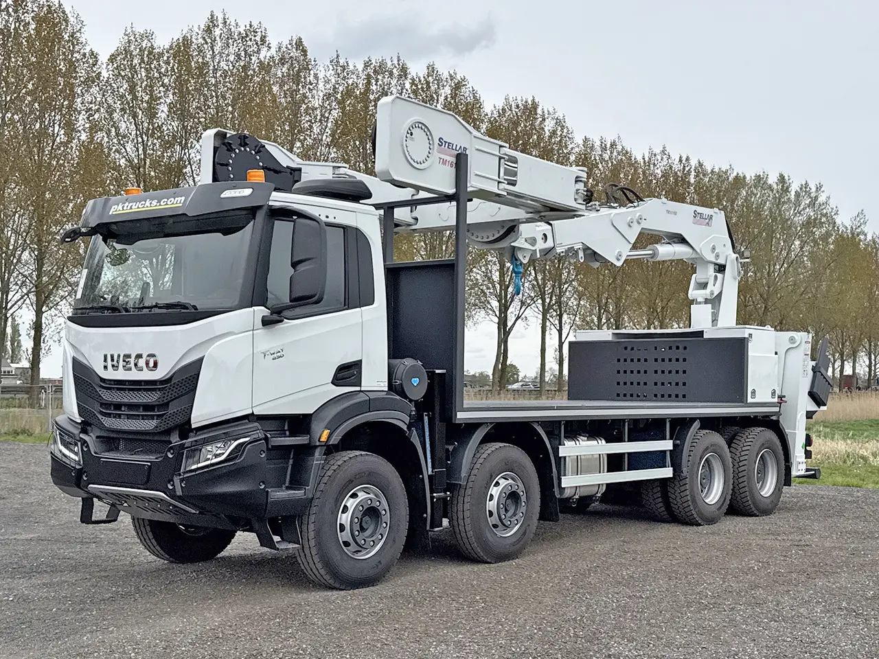 Iveco T-Way AD410T43H AT Stellar 28000 Tire-Handler 8x4 Crane Truck