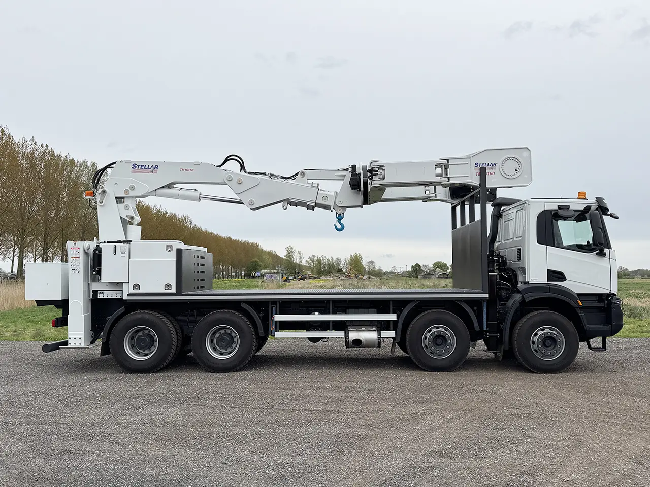 Iveco T-Way AD410T43H AT Stellar 28000 Tire-Handler Crane Truck 8x4 5