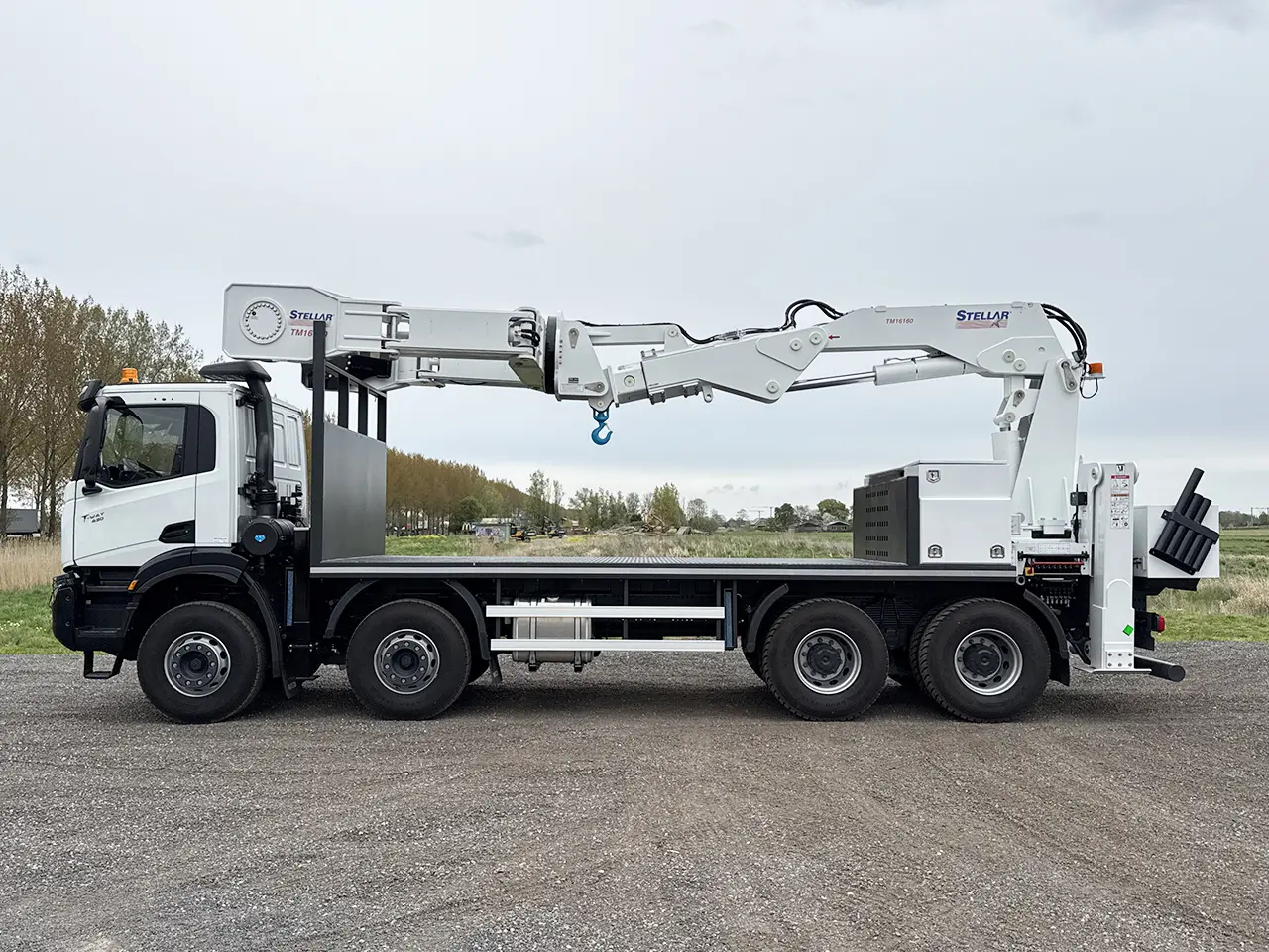Iveco T-Way AD410T43H AT Stellar 28000 Tire-Handler Crane Truck 8x4 7