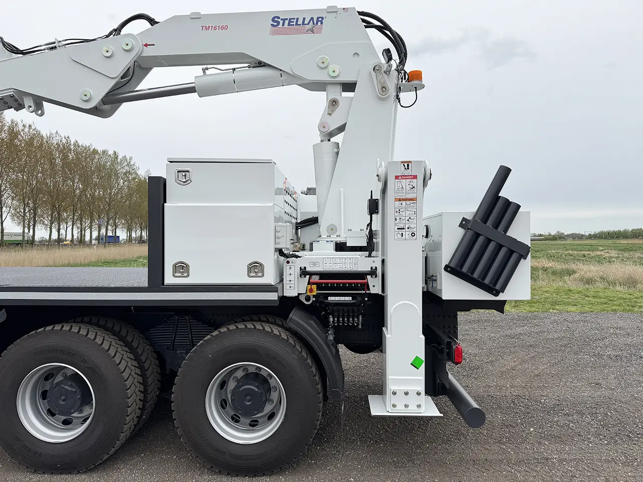 Iveco T-Way AD410T43H AT Stellar 28000 Tire-Handler Crane Truck 8x4 14