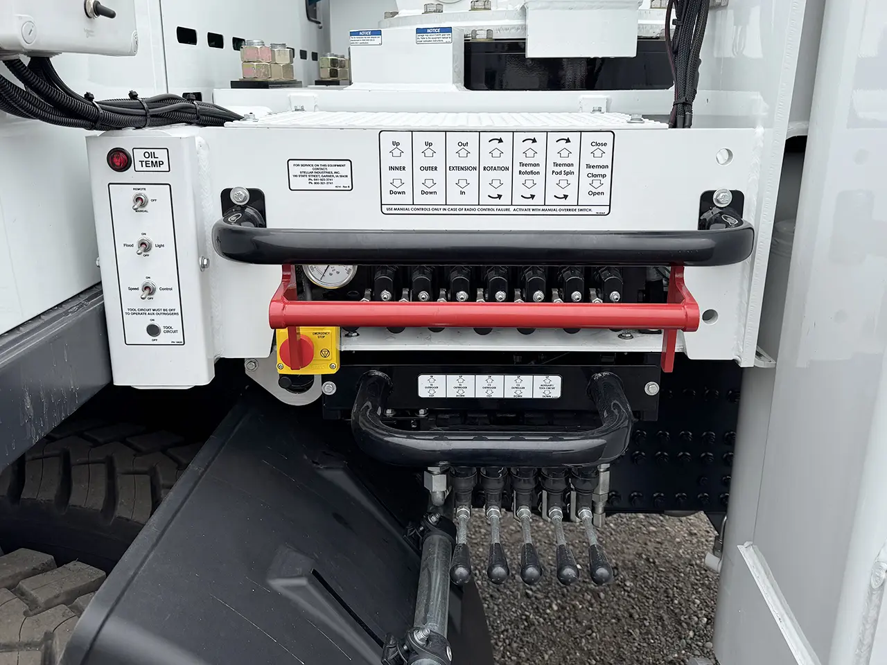 Iveco T-Way AD410T43H AT Stellar 28000 Tire-Handler 8x4 Crane Truck 15